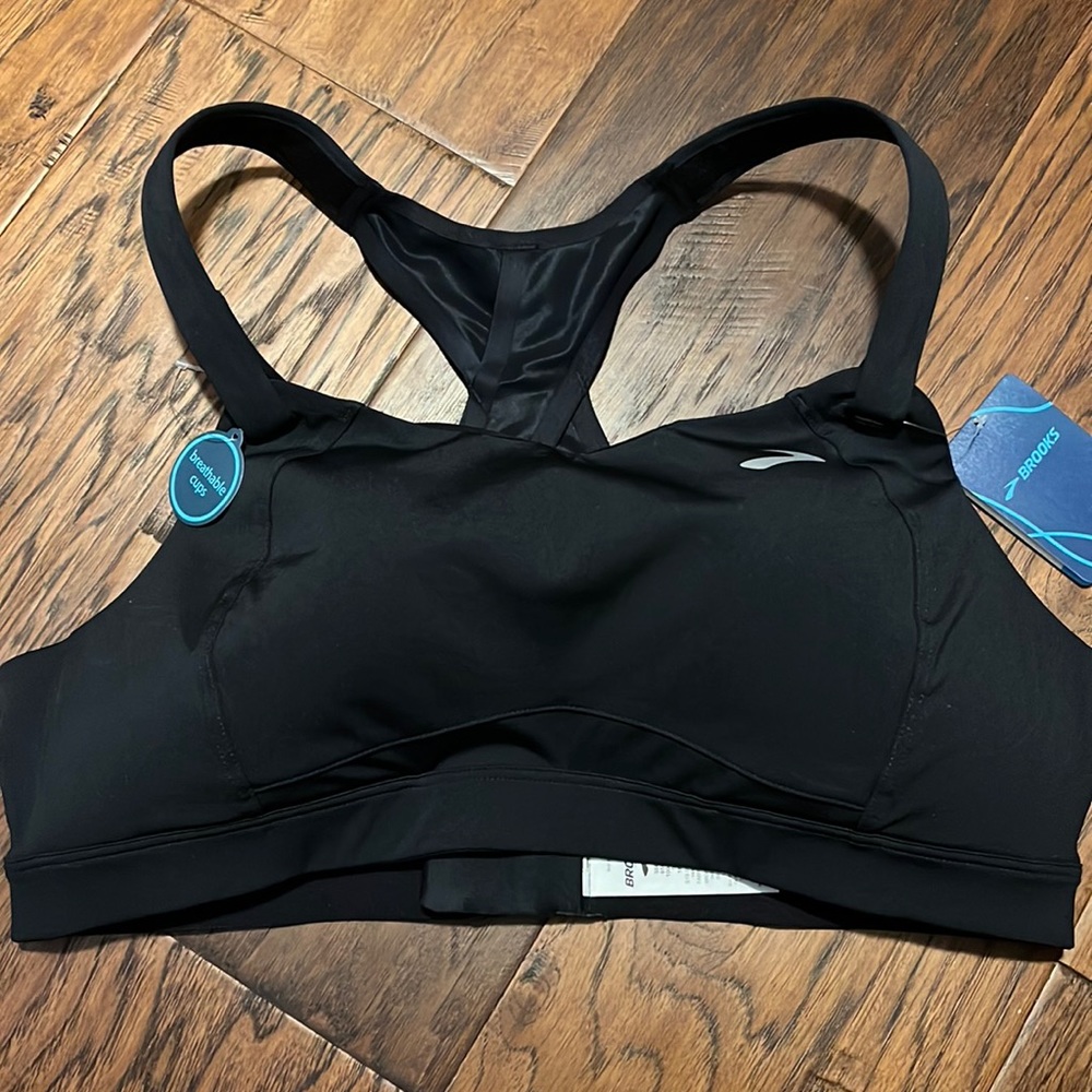 Brooks 38C high impact sports bra